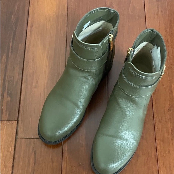 Michael Kors Olive Leather Ankle Boots - Picture 1 of 7